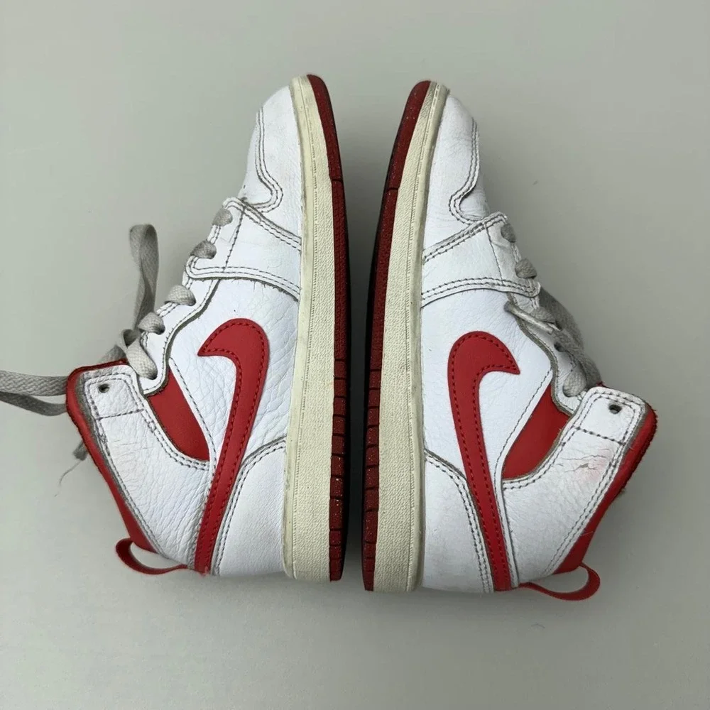 Nike jordan mid